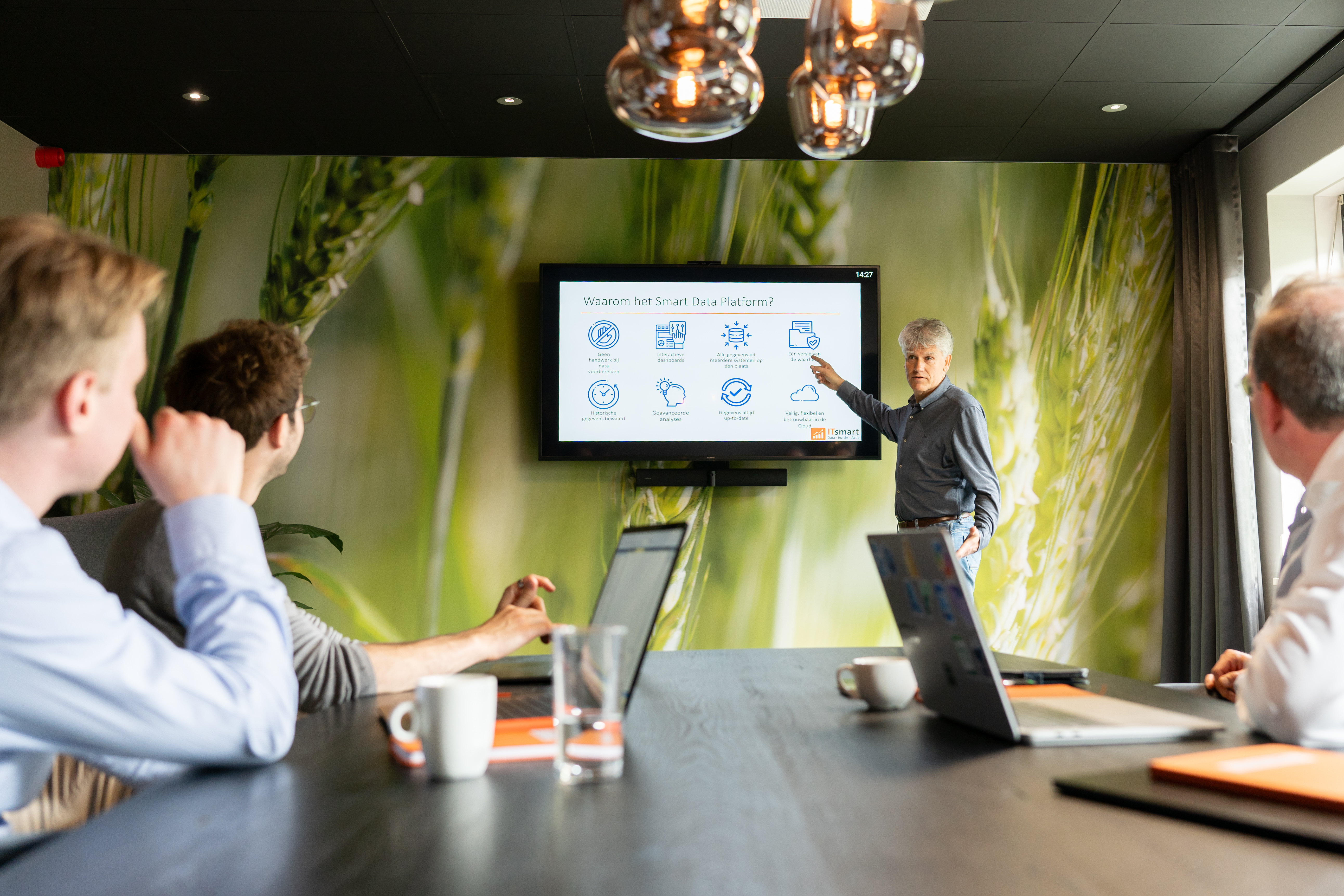 Frans Mientjes presenteert over Business Intelligence aan MKB-directeuren